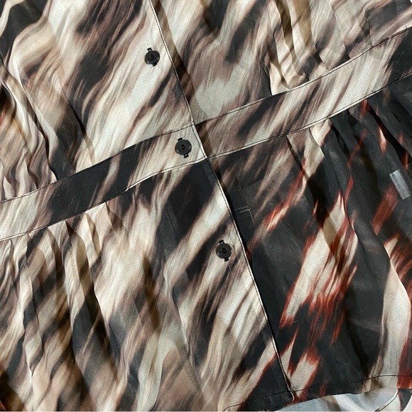 Cool abstract print blouse in browns, red and black by Hinge - Picture 4 of 11